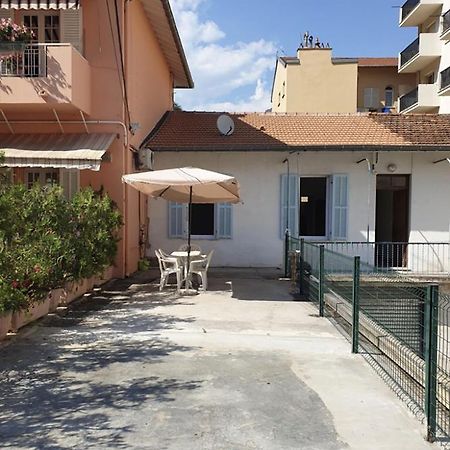Calme Et Tranquillite Et Un Soupir Villa ม็องตง ภายนอก รูปภาพ