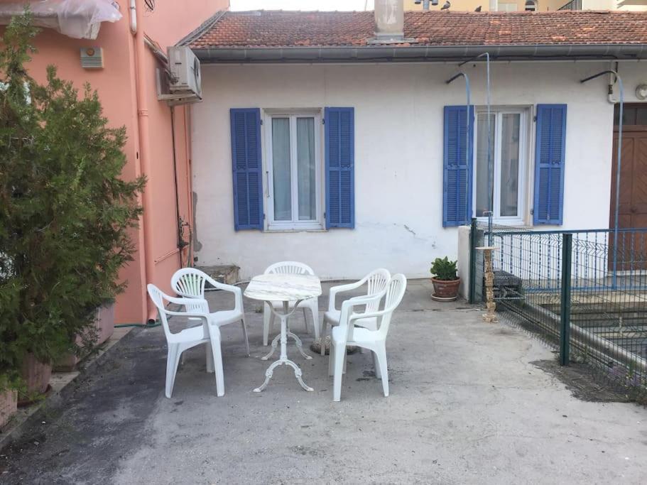 Calme Et Tranquillite Et Un Soupir Villa ม็องตง ภายนอก รูปภาพ